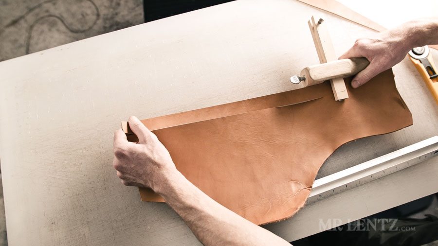 how-to-make-a-leather-keychain-tutorial-diy-01-00007