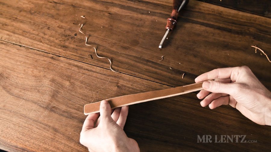 how-to-make-a-leather-keychain-tutorial-diy-01-00017