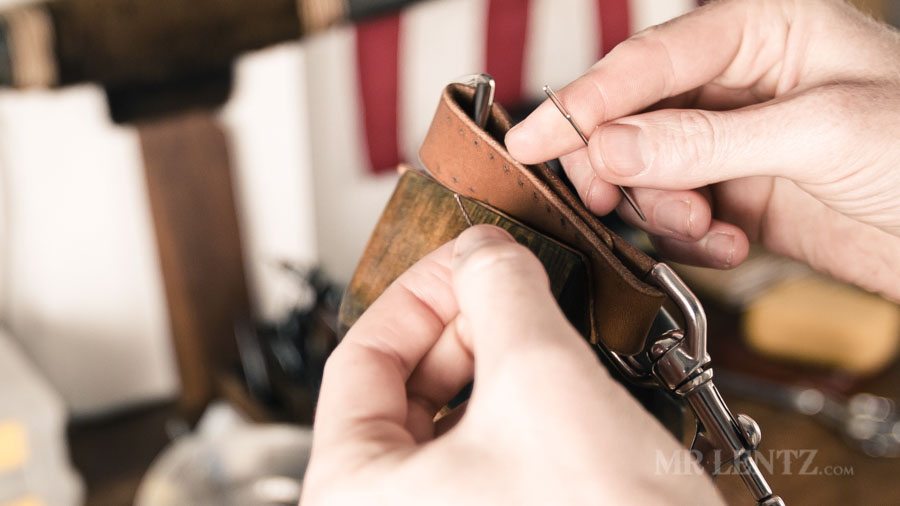 how-to-make-a-leather-keychain-tutorial-diy-01-00042