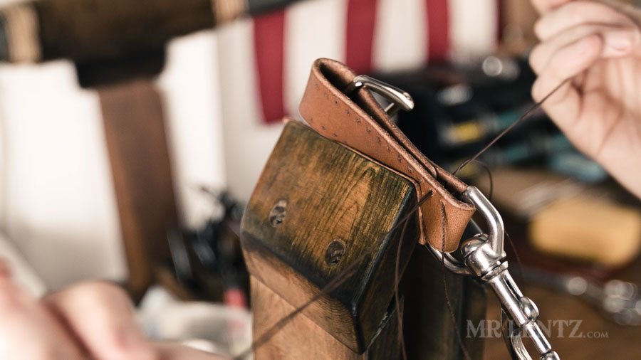 how-to-make-a-leather-keychain-tutorial-diy-01-00055