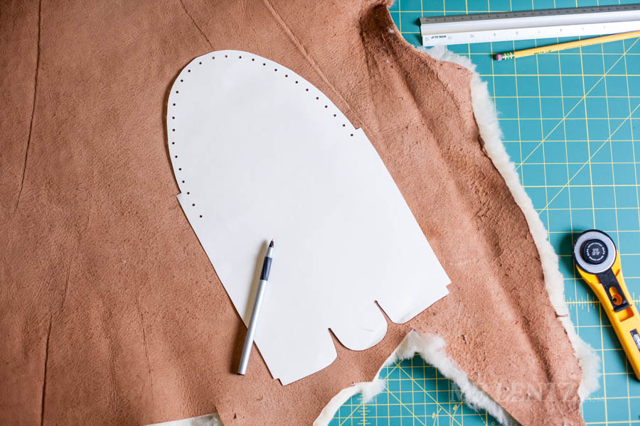 tracing moccasin body