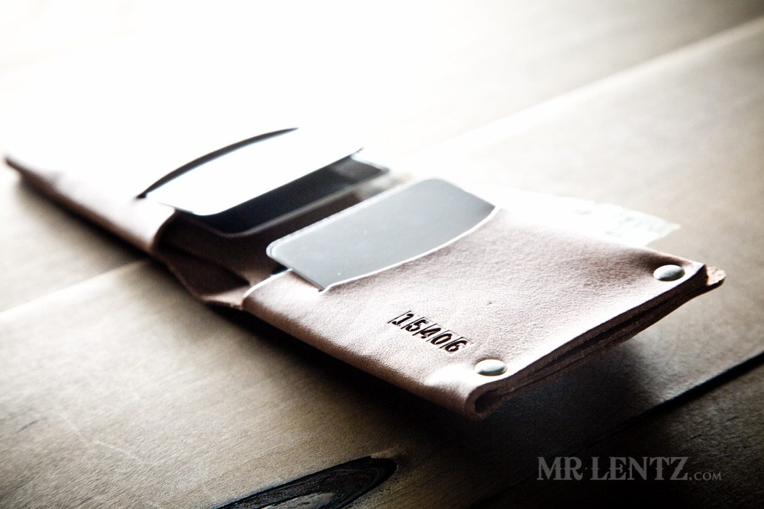 stamping-leather-wallets-with-numbers_0009